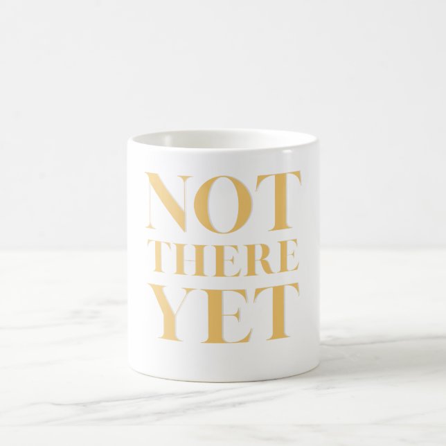 Not There Yet – Motivational Quote Kaffeetasse (Mittel)