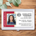 Notar im klassischen Stil mit öffentlichen Ausweis Visitenkarten Dose<br><div class="desc">Mit diesem klassischen "Notary Public",  "Loan Signing Agent" Business Card Case schaffen Sie einen beruflichen Look. Personalisiert mit Ihrem Foto,  Namen,  Details und Akkreditierungslogo. Text und Bilder können angepasst oder gelöscht werden,  sodass Sie die gewollt Informationen einschließen können. Farben: rot,  weiß und gold.</div>