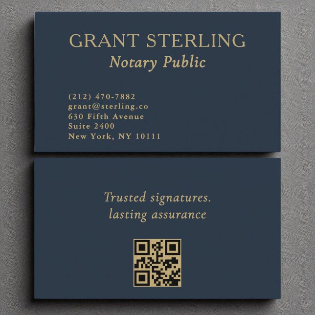 Notar Public Minimalistisch Navy Blue Gold QR Code Visitenkarte (Von Creator hochgeladen)