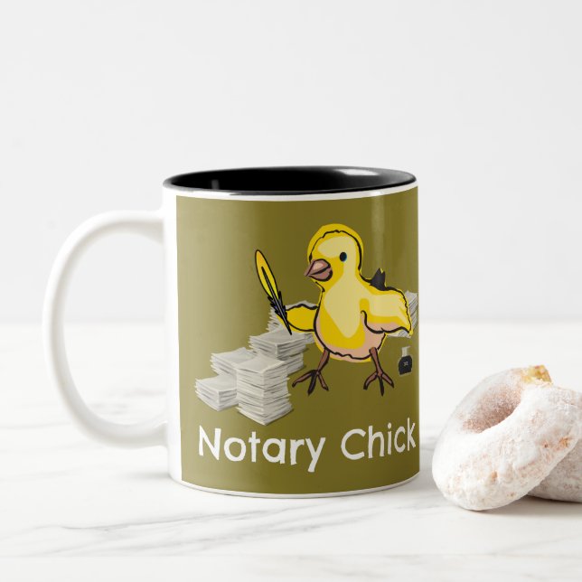 Notary Chick Yellow Feather Quill and Documents Zweifarbige Tasse (Mit Donut)
