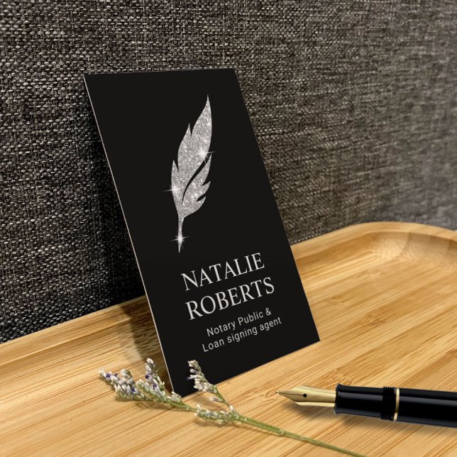 Notary Loan Signing Agent Modern Silver Quill Logo Visitenkarte (Von Creator hochgeladen)