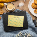 Notebook-Linien Gelb Ihren Namen hinzufügen Post-it Klebezettel<br><div class="desc">Gelbes Notizblock mit Notizbuch-Ästhetik mit blauen Linien. Fügen Sie oben Ihren Namen in einem von Hand geschriebenen Bleistift grau hinzu.</div>