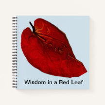 Notebook mit roter Leaf-Kunst an der Vorderseite