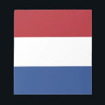 Notepad mit der Flagge der Niederlande Notizblock<br><div class="desc">Fügen Sie Ihrer Schreibwarensammlung eine Touch niederländischen Stolzes mit unserem exklusiven Notizblock mit der niederländischen Flagge hinzu! Dieses Notizblock ist mit viel Liebe zum Detail gestaltet und ist mehr als nur ein funktioneller Gegenstand, es ist ein Fest der holländischen Kultur und Tradition. Das lebhafte Design zeigt deutlich die ikonische holländische...</div>