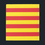 Notepad mit der Flagge Kataloniens Notizblock<br><div class="desc">Zeigen Sie Ihren Stolz auf Katalonien mit diesem patriotischen Notizblock mit der beeindruckenden Flagge Kataloniens! Dieses Notizblock mit seinen gewagten roten und gelben Streifen erfasst die unverwechselbare Identität des katalanischen Volkes. Egal, ob Sie Erinnerungen aufreißen, Ideen skizzieren oder eine herzliche Note verlassen haben, dieses einzigartige Pad fügt Ihrem Alltag eine...</div>