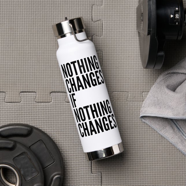 'Nothing Changes If Nothing Changes' Motivational  Trinkflasche (Fitnesstudio (gedreht))