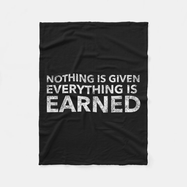 Nothing Is Given Everything Is Earned Motivational Fleecedecke (Vorderseite)