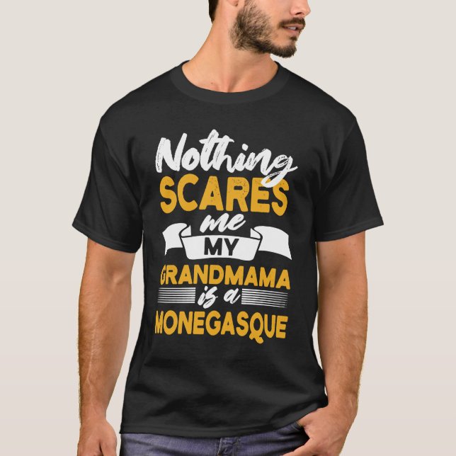Nothing Scares Me My Grandmama Is Monegasque  Mona T-Shirt (Vorderseite)