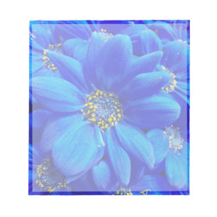 Notizblock mit blauen Blumen