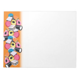 Notizblock mit orangefarbenem Rand