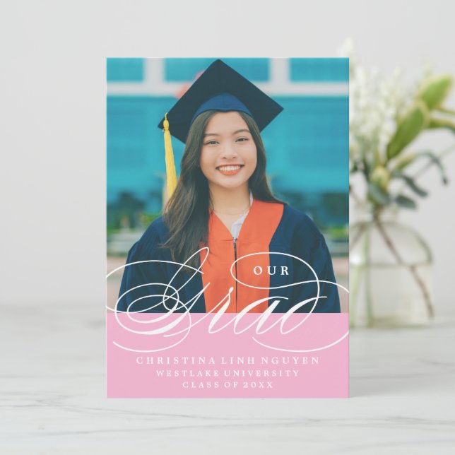 NOTRE ÉLÉGANT SCRIPT GRAD | CARTES D'INVITATION À  (Debout devant)