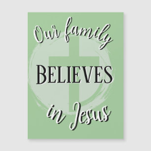 Notre famille croit en Jésus Magnet