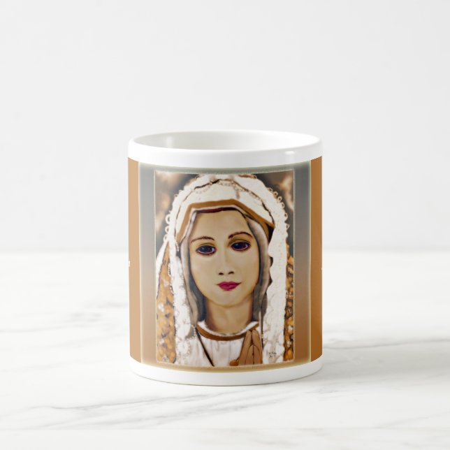 Notre Madame de tasse de Fatima (Centre)