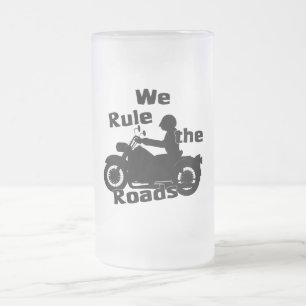 Nous ordonnons le cycliste de routes tasse en