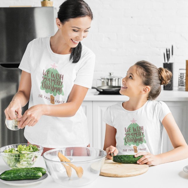 Nous Vous Souhaitons Un Joyeux T-shirt Famille Fem (Créateur téléchargé)