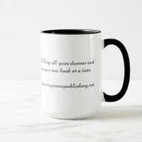 Nouvelle renarde impertinente éditant la tasse de