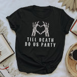 NOVA Schädelbrücke oder Die bis zum Tod Bacheloret T-Shirt<br><div class="desc">Dieser Bachelorette "bis zum Tod tun wir Party" im Shirt weist ein Herz geformtes Skelett auf und zeigt ein edles Schriftart-Design. Pair dieses Shirt mit dem "Braut oder die" Shirt für die Braut für einen zusammenhängenden Bachelorette-Look.</div>