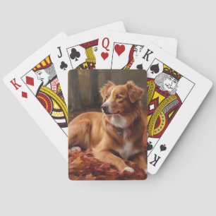 Nova Scotia Duck Terrier im Herbstlaub fällt Spielkarten