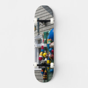 Nova Scotia, Kanada. Bojenladen in Blue Rocks in Skateboard