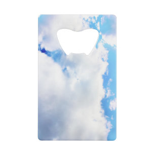 Nuages blancs et ciel bleu