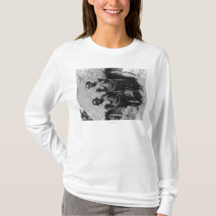 Nubian Frauen stehend vor Hütten-Fotografie T-Shirt