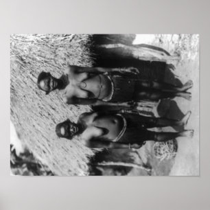Nubian Women Stehend vor Hüttenfotografie Poster