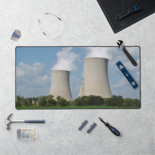 Nuklearer Power Pflanze Kühltürme Schreibtischunterlage