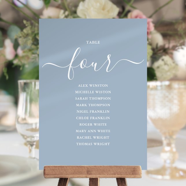 Numéro de table 4 de plan de table écriture Bleu P (Dusty Blue Script Table Number 4 Seating Chart)