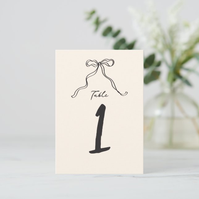Numéro de table à arc écriture fantaisiste (Debout devant)