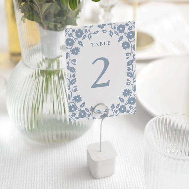 Numéro De Table Bleu Dusty Romantique Folk Fleurs florales (Créateur téléchargé)