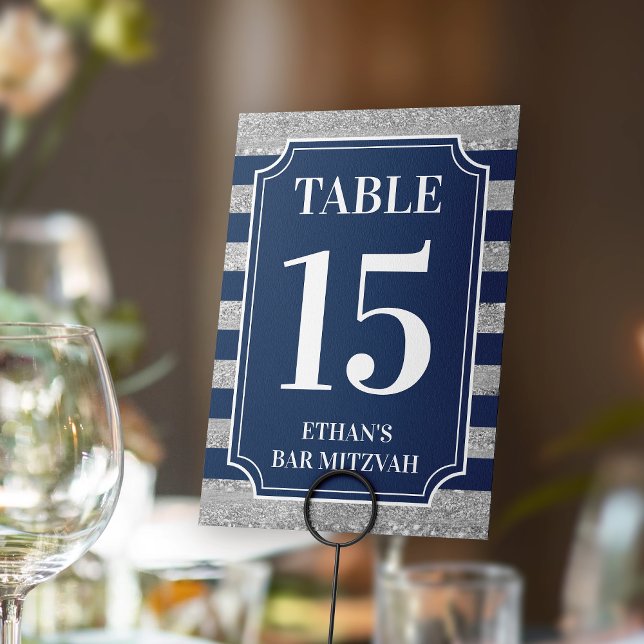 Numéro De Table Bleu, Gris Barre Barrée Mitzvah (Striped navy, gray traditional preppy Bar Mitzvah table number card. )
