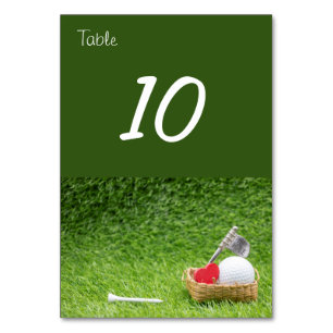 Numéro de table de golf avec basket-golf balle et