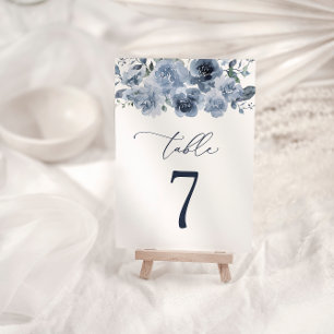 Numéro de table de mariage aux élégantes roses ble