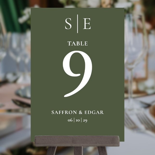 Numéro de table de mariage Monogramme Vert Olive  (Olive Green Monogram Wedding Table Number)