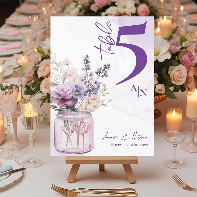 Numéro de table du Mariage de monogramme floral vi (Monogram Purple Floral Frame Wedding Table Number)