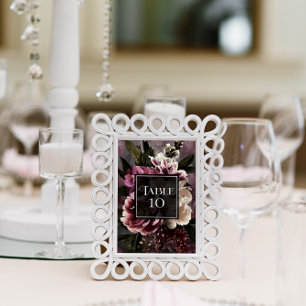 Numéro De Table Floral foncé et humide
