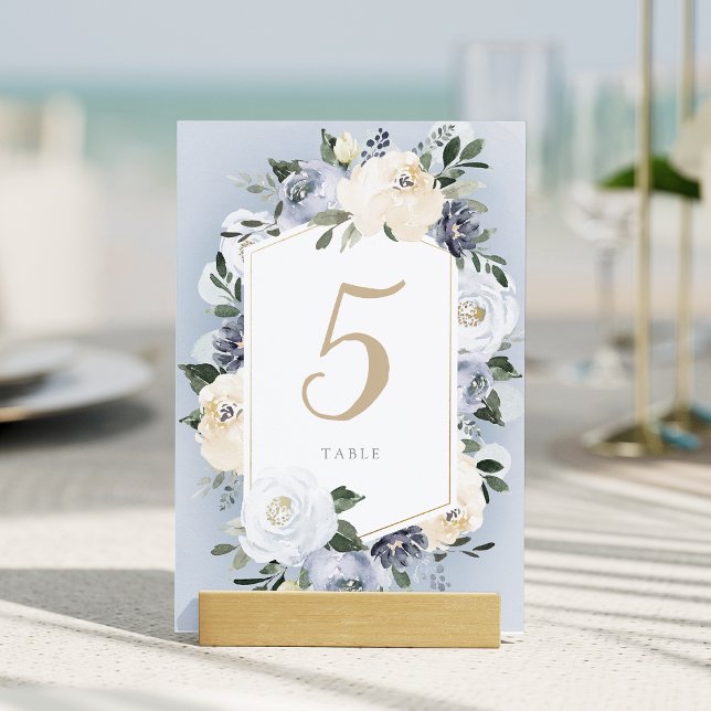 Numéro De Table Mariage floral bleu pâle fleuri botanique (Blooming botanical dusty blue floral wedding table number)