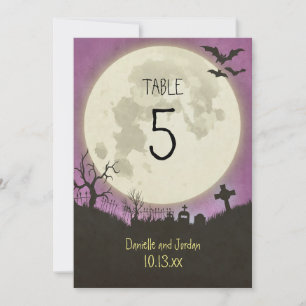 Numéro de table pour un mariage d'Halloween en vio