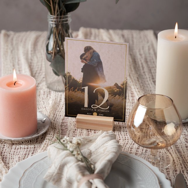 Numéro de table | Typographie moderne et photo dor (Table Number Mock-up)