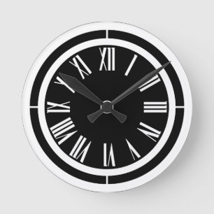Numéros romains blancs sur horloge murale noire