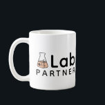 Nummer 1 Labrador Partner Science Friend Erlenmeye Kaffeetasse<br><div class="desc">Diese Tasse liest "Nr. 1 Labrador Partner" mit einem Erlenmeyer-Kolben mit den Worten "Nr. 1" darauf,  als würden Sie ein Beispiel im Labrador der Wissenschaft markieren. Ideal für Unis in Chemieunterricht oder Mitarbeiter in einem lokalen Labor.</div>