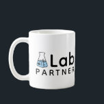 Nummer 1 Labrador Partner Science Friend Erlenmeye Kaffeetasse<br><div class="desc">Diese Tasse liest "Nr. 1 Labrador Partner" mit einem Erlenmeyer-Kolben mit den Worten "Nr. 1" darauf,  als würden Sie ein Beispiel im Labrador der Wissenschaft markieren. Ideal für Unis in Chemieunterricht oder Mitarbeiter in einem lokalen Labor.</div>