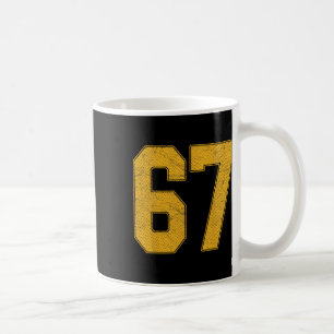Nummer 67 nummerierte Uniform Sportteam Trikot 67. Kaffeetasse