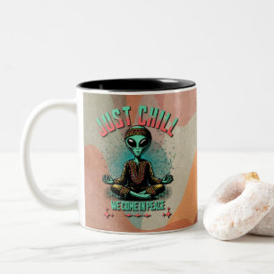 Nur Chill, wir kommen in Frieden Zweifarbige Tasse