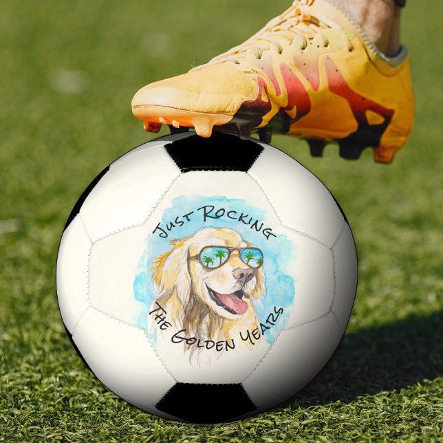 Nur die goldene Jahre in der sonnigen Pun-Rente zu Fußball (Von Creator hochgeladen)