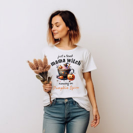 Nur ein ermüdeter Mama Hexenkaffee, sonnige Hallow T-Shirt