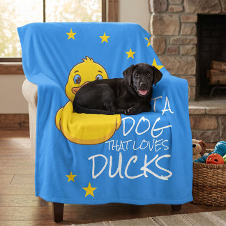 Nur ein Hund, der süße gelbe Enten liebt Fleecedecke