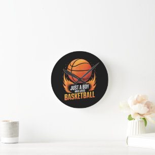 Nur ein Junge, der Basketball liebt Runde Wanduhr