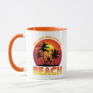 Nur ein Junge, der den Strand Liebe Tasse