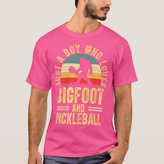 Nur ein Junge, der Lieben Bigfoot Sasquatch Pickle T-Shirt (Vorderseite)